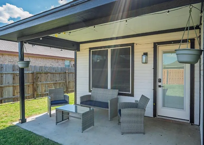 Stylish Pet Friendly 3br With Fenced Backyard Killeen